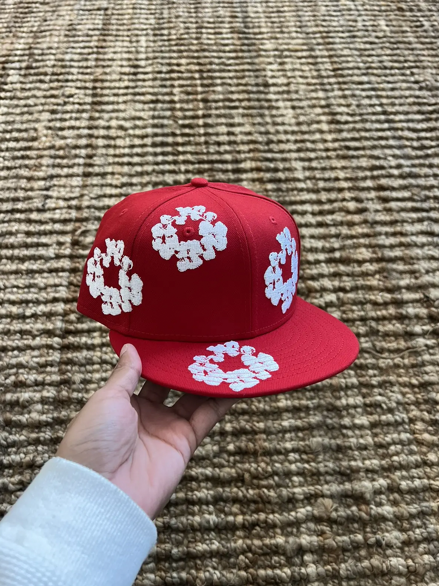 Cotton Wreath Fitted (Red)